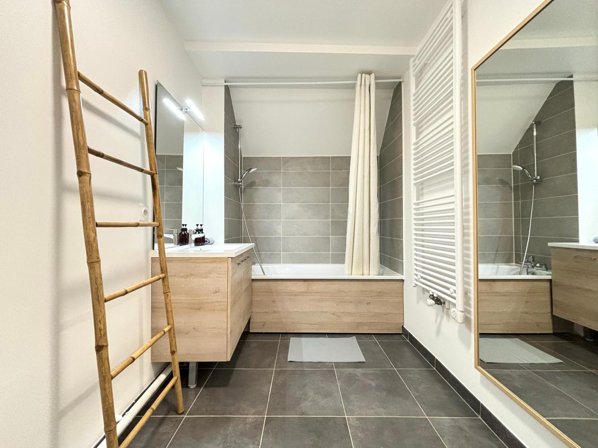 L Eiffel Disney 5Min Paris 35Min Parking Terrasse Serris Exterior foto
